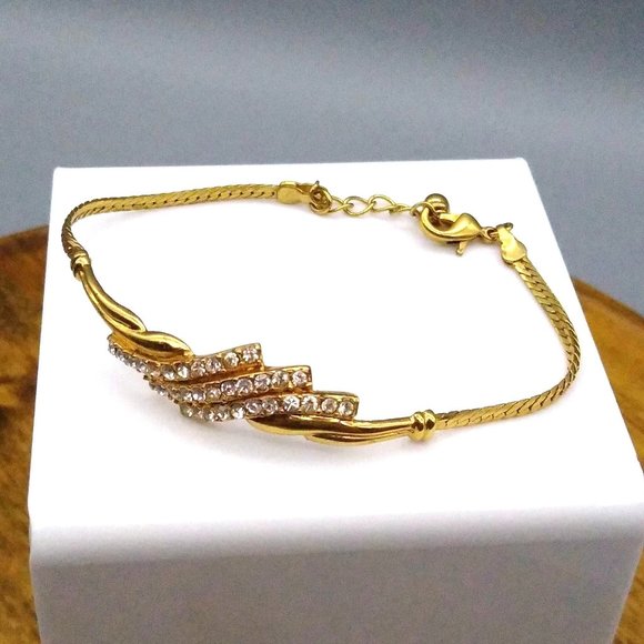 Vintage Avon Crystal Chain Bracelet Retro Gold Tone Adjustable Herringbone Chain - Picture 3 of 5